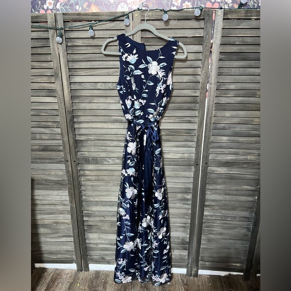 Alex & Eve by Alex Evenings Fully Lined Navy Floral Sleeveless Maxi & Satin Tie - Picture 2 of 7